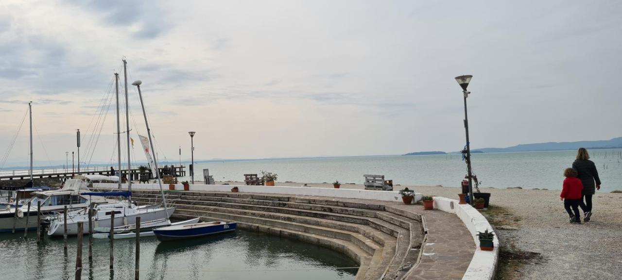 Appartamento Lago Trasimeno - Torricella Pg Eksteriør bilde